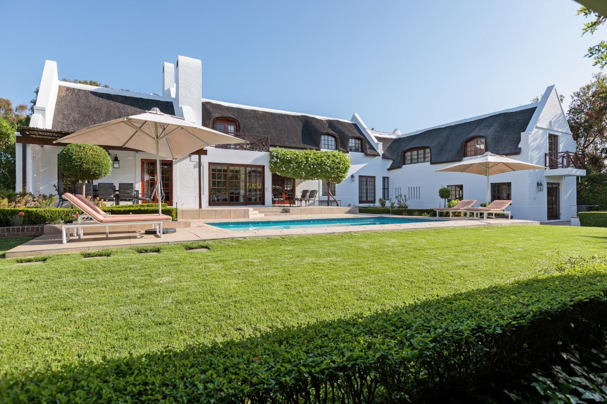 Die Rietdak - Reetdachhaus Mit Vier Schlafzimmern Cidade Do Cabo Exterior foto