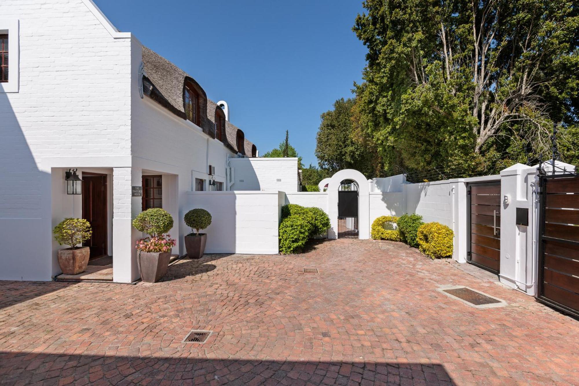 Die Rietdak - Reetdachhaus Mit Vier Schlafzimmern Cidade Do Cabo Exterior foto