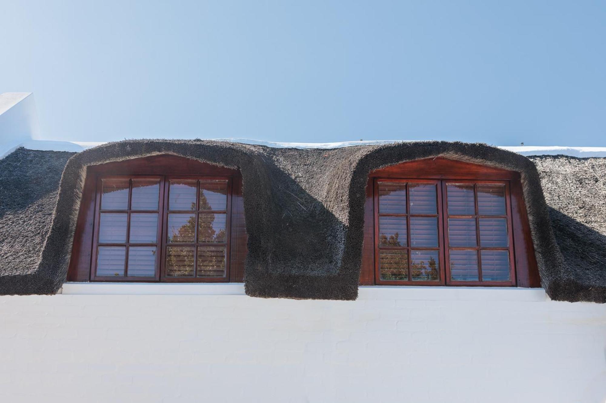 Die Rietdak - Reetdachhaus Mit Vier Schlafzimmern Cidade Do Cabo Exterior foto