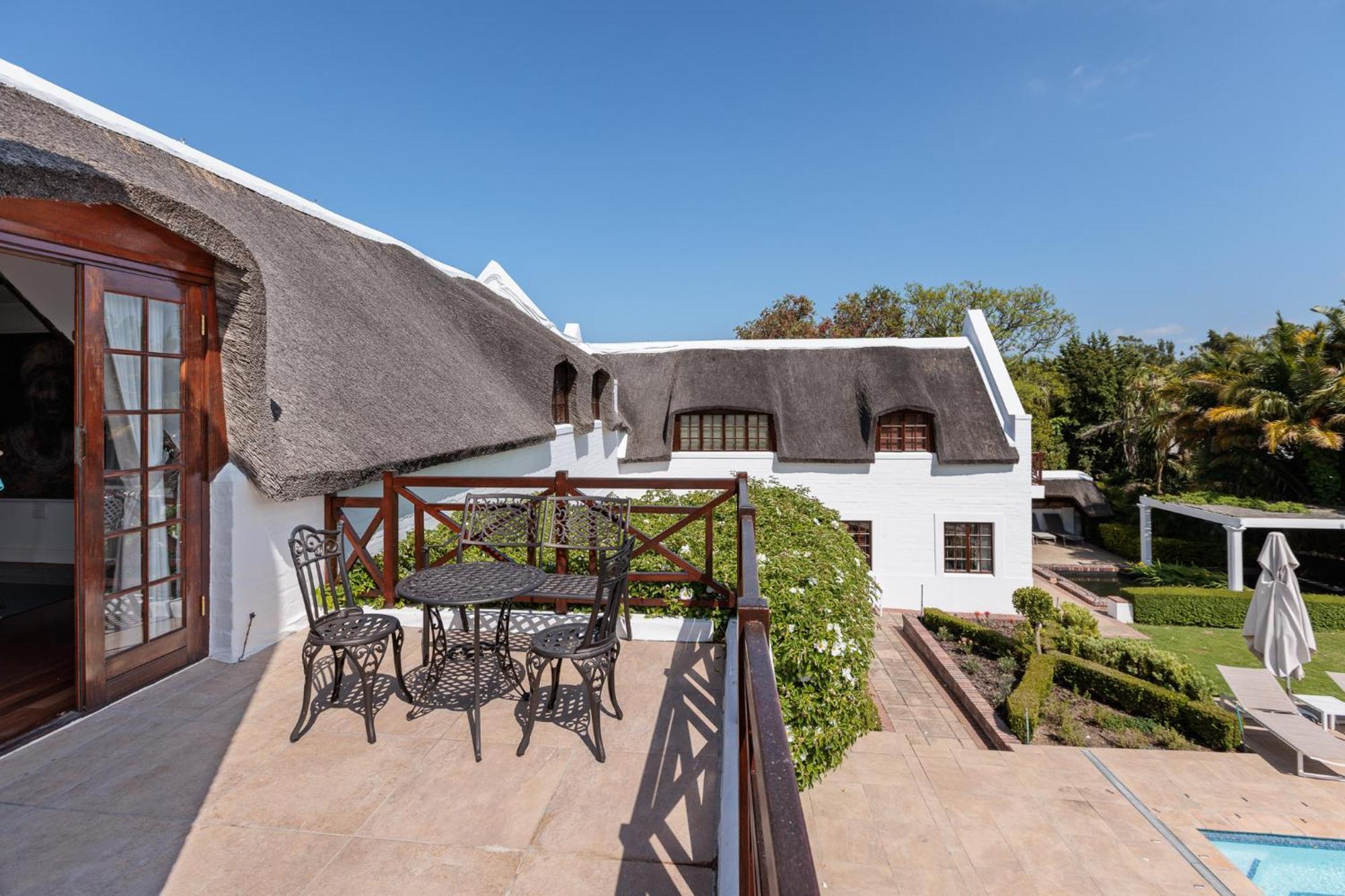 Die Rietdak - Reetdachhaus Mit Vier Schlafzimmern Cidade Do Cabo Exterior foto